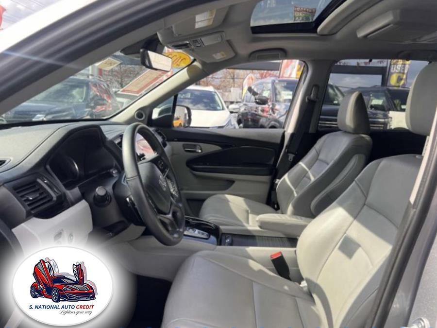 2022 Honda Pilot Touring 7-Passenger AWD, available for sale in Meriden, Connecticut | Sandra Auto Broker LLC. Meriden, Connecticut 2022 Honda Pilot Touring 7-Passenger AWD, available for sale in Meriden, Connecticut | Sandra Auto Broker LLC. Meriden, Connecticut