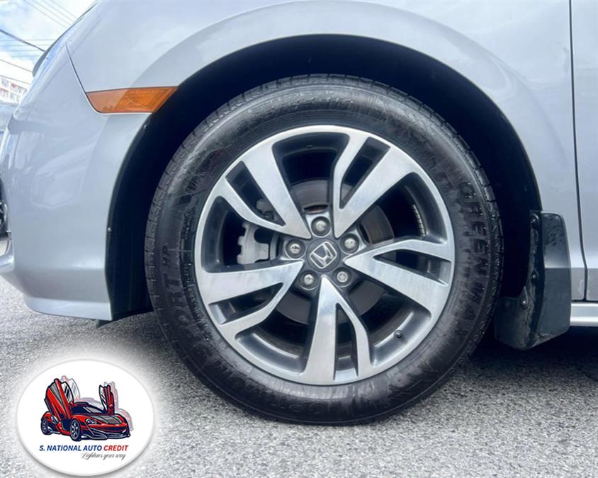 2022 Honda Odyssey Touring Auto, available for sale in Meriden, Connecticut | Sandra Auto Broker LLC. Meriden, Connecticut 2022 Honda Odyssey Touring Auto, available for sale in Meriden, Connecticut | Sandra Auto Broker LLC. Meriden, Connecticut