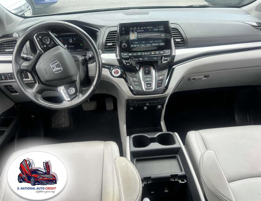 2022 Honda Odyssey Touring Auto, available for sale in Meriden, Connecticut | Sandra Auto Broker LLC. Meriden, Connecticut 2022 Honda Odyssey Touring Auto, available for sale in Meriden, Connecticut | Sandra Auto Broker LLC. Meriden, Connecticut