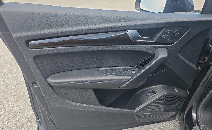 2018 Audi Q5 2.0 TFSI Tech Prestige, available for sale in Fort Myers, Florida | Carlux Fort Myers. Fort Myers, Florida 2018 Audi Q5 2.0 TFSI Tech Prestige, available for sale in Fort Myers, Florida | Carlux Fort Myers. Fort Myers, Florida