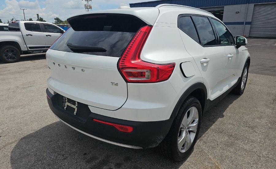 2022 Volvo XC40 T4 FWD Momentum, available for sale in Fort Myers, Florida | Carlux Fort Myers. Fort Myers, Florida 2022 Volvo XC40 T4 FWD Momentum, available for sale in Fort Myers, Florida | Carlux Fort Myers. Fort Myers, Florida