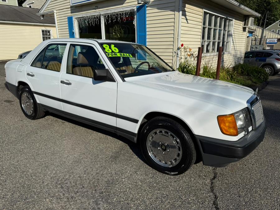 1986 Mercedes-Benz 300 Series 4dr Sedan 300E, available for sale in New Milford, Connecticut | New Milford Auto Sales. New Milford, Connecticut 1986 Mercedes-Benz 300 Series 4dr Sedan 300E, available for sale in New Milford, Connecticut | New Milford Auto Sales. New Milford, Connecticut