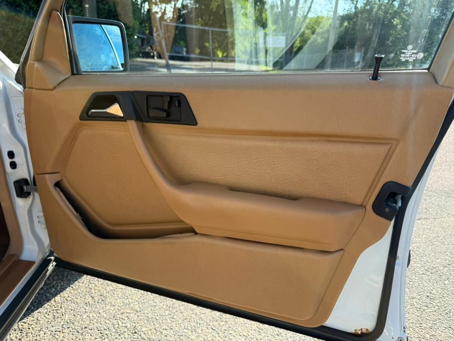 1986 Mercedes-Benz 300 Series 4dr Sedan 300E, available for sale in New Milford, Connecticut | New Milford Auto Sales. New Milford, Connecticut 1986 Mercedes-Benz 300 Series 4dr Sedan 300E, available for sale in New Milford, Connecticut | New Milford Auto Sales. New Milford, Connecticut