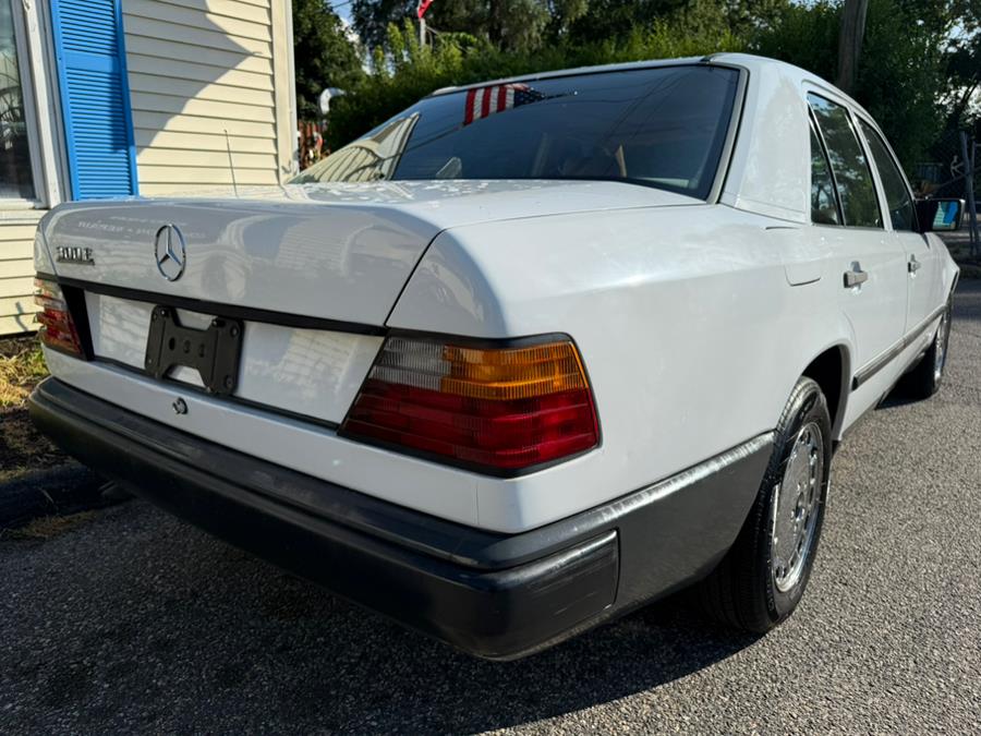 1986 Mercedes-Benz 300 Series 4dr Sedan 300E, available for sale in New Milford, Connecticut | New Milford Auto Sales. New Milford, Connecticut 1986 Mercedes-Benz 300 Series 4dr Sedan 300E, available for sale in New Milford, Connecticut | New Milford Auto Sales. New Milford, Connecticut