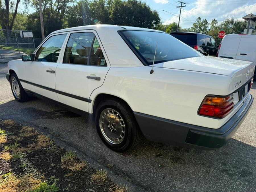 1986 Mercedes-Benz 300 Series 4dr Sedan 300E, available for sale in New Milford, Connecticut | New Milford Auto Sales. New Milford, Connecticut 1986 Mercedes-Benz 300 Series 4dr Sedan 300E, available for sale in New Milford, Connecticut | New Milford Auto Sales. New Milford, Connecticut