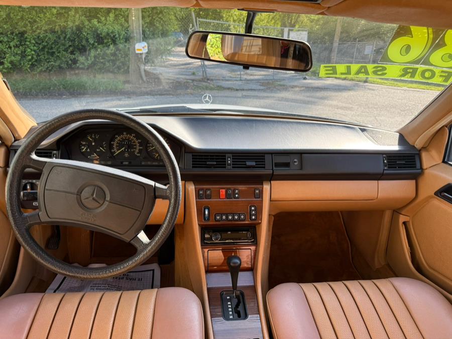 1986 Mercedes-Benz 300 Series 4dr Sedan 300E, available for sale in New Milford, Connecticut | New Milford Auto Sales. New Milford, Connecticut 1986 Mercedes-Benz 300 Series 4dr Sedan 300E, available for sale in New Milford, Connecticut | New Milford Auto Sales. New Milford, Connecticut