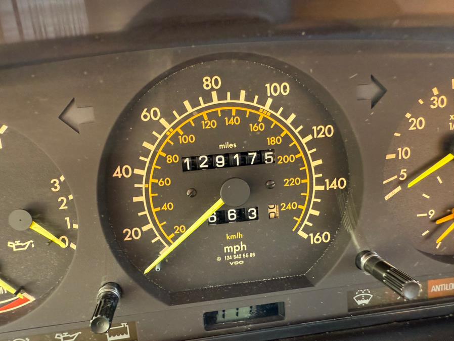 1986 Mercedes-Benz 300 Series 4dr Sedan 300E, available for sale in New Milford, Connecticut | New Milford Auto Sales. New Milford, Connecticut 1986 Mercedes-Benz 300 Series 4dr Sedan 300E, available for sale in New Milford, Connecticut | New Milford Auto Sales. New Milford, Connecticut
