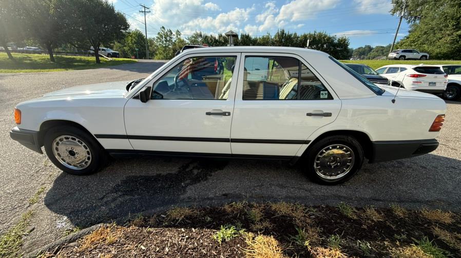 1986 Mercedes-Benz 300 Series 4dr Sedan 300E, available for sale in New Milford, Connecticut | New Milford Auto Sales. New Milford, Connecticut 1986 Mercedes-Benz 300 Series 4dr Sedan 300E, available for sale in New Milford, Connecticut | New Milford Auto Sales. New Milford, Connecticut