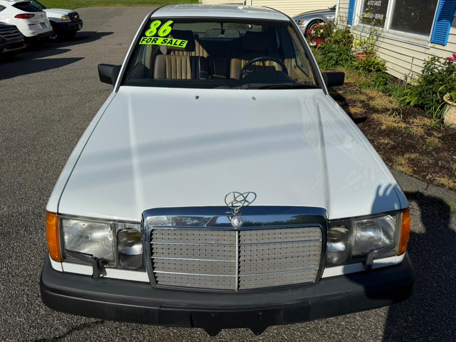 1986 Mercedes-Benz 300 Series 4dr Sedan 300E, available for sale in New Milford, Connecticut | New Milford Auto Sales. New Milford, Connecticut 1986 Mercedes-Benz 300 Series 4dr Sedan 300E, available for sale in New Milford, Connecticut | New Milford Auto Sales. New Milford, Connecticut