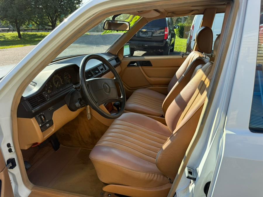 1986 Mercedes-Benz 300 Series 4dr Sedan 300E, available for sale in New Milford, Connecticut | New Milford Auto Sales. New Milford, Connecticut 1986 Mercedes-Benz 300 Series 4dr Sedan 300E, available for sale in New Milford, Connecticut | New Milford Auto Sales. New Milford, Connecticut