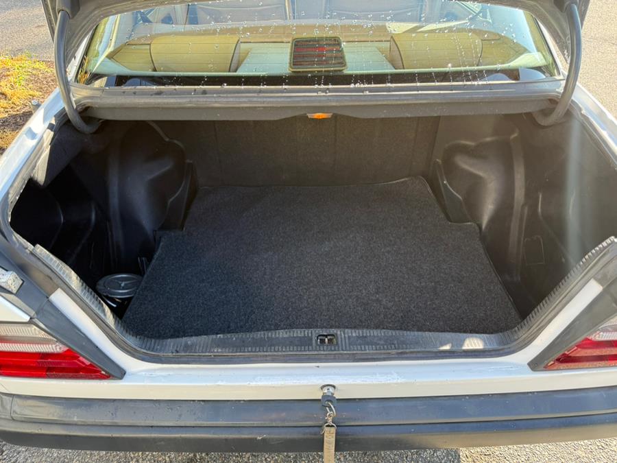 1986 Mercedes-Benz 300 Series 4dr Sedan 300E, available for sale in New Milford, Connecticut | New Milford Auto Sales. New Milford, Connecticut 1986 Mercedes-Benz 300 Series 4dr Sedan 300E, available for sale in New Milford, Connecticut | New Milford Auto Sales. New Milford, Connecticut