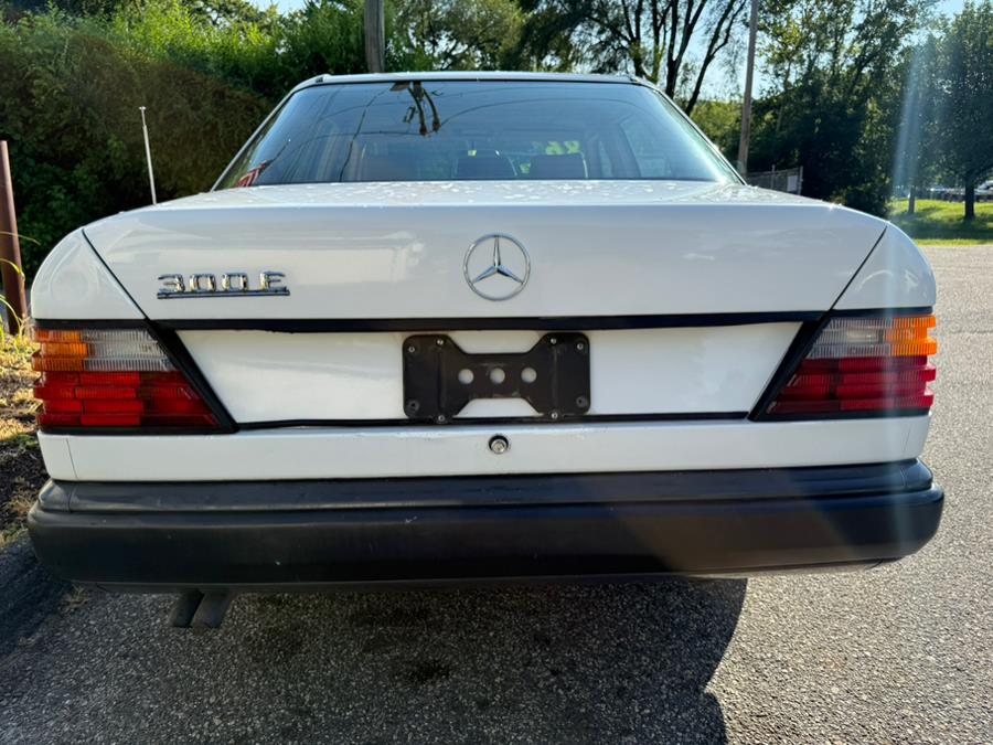 1986 Mercedes-Benz 300 Series 4dr Sedan 300E, available for sale in New Milford, Connecticut | New Milford Auto Sales. New Milford, Connecticut 1986 Mercedes-Benz 300 Series 4dr Sedan 300E, available for sale in New Milford, Connecticut | New Milford Auto Sales. New Milford, Connecticut