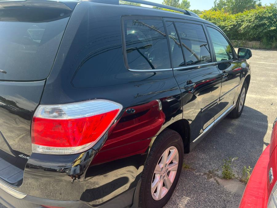 2013 Toyota Highlander 4WD 4dr V6 SE (Natl), available for sale in Raynham, Massachusetts | J & A Auto Center. Raynham, Massachusetts 2013 Toyota Highlander 4WD 4dr V6 SE (Natl), available for sale in Raynham, Massachusetts | J & A Auto Center. Raynham, Massachusetts