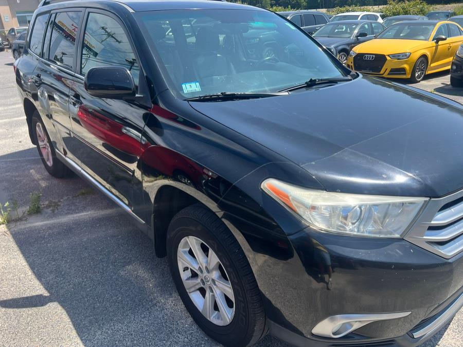 2013 Toyota Highlander 4WD 4dr V6 SE (Natl), available for sale in Raynham, Massachusetts | J & A Auto Center. Raynham, Massachusetts 2013 Toyota Highlander 4WD 4dr V6 SE (Natl), available for sale in Raynham, Massachusetts | J & A Auto Center. Raynham, Massachusetts