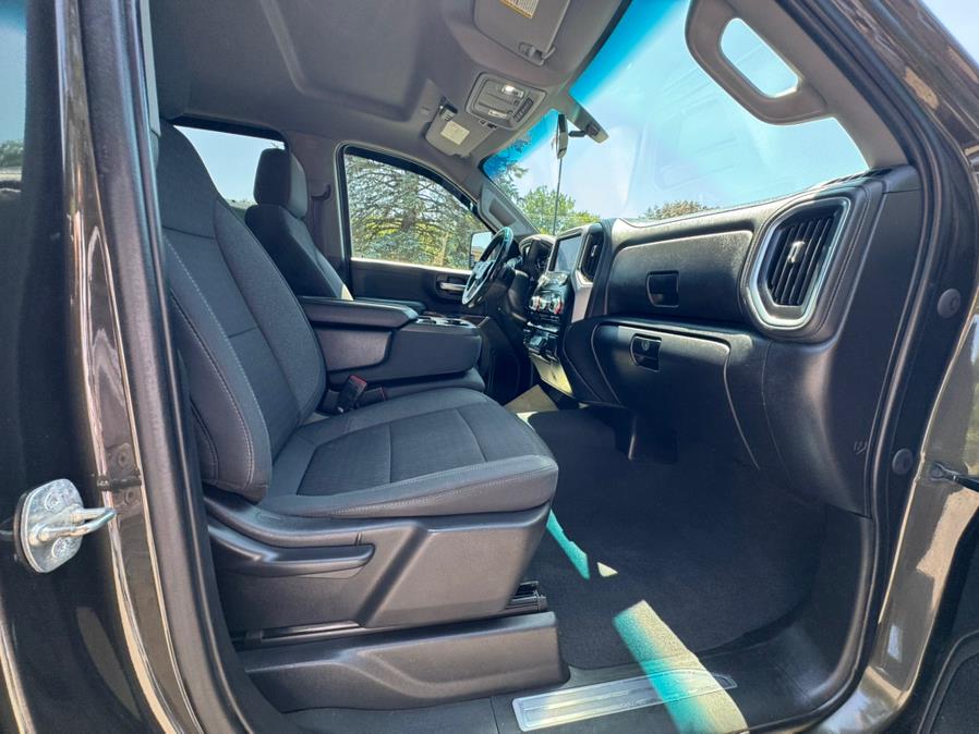 2022 GMC Sierra 3500HD 4WD Crew Cab 159" SLE, available for sale in Waterbury, Connecticut | Platinum Auto Care. Waterbury, Connecticut 2022 GMC Sierra 3500HD 4WD Crew Cab 159" SLE, available for sale in Waterbury, Connecticut | Platinum Auto Care. Waterbury, Connecticut