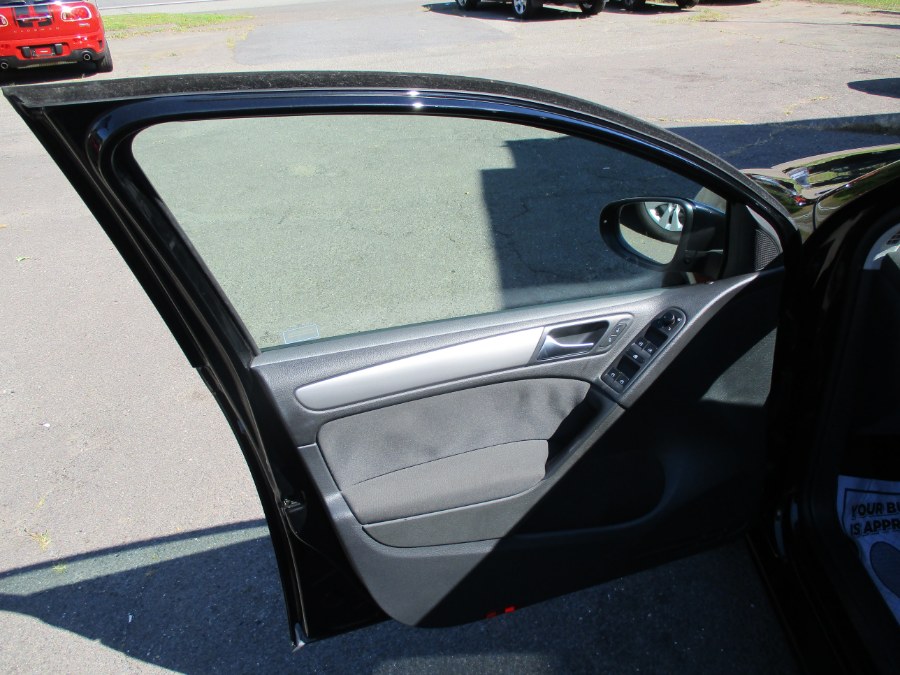 2014 Volkswagen Golf 4dr HB DSG TDI w/Sunroof & Nav, available for sale in Meriden, Connecticut | Cos Central Auto. Meriden, Connecticut 2014 Volkswagen Golf 4dr HB DSG TDI w/Sunroof & Nav, available for sale in Meriden, Connecticut | Cos Central Auto. Meriden, Connecticut