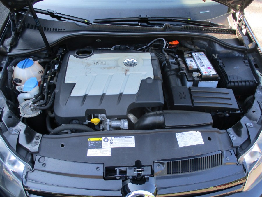 2014 Volkswagen Golf 4dr HB DSG TDI w/Sunroof & Nav, available for sale in Meriden, Connecticut | Cos Central Auto. Meriden, Connecticut 2014 Volkswagen Golf 4dr HB DSG TDI w/Sunroof & Nav, available for sale in Meriden, Connecticut | Cos Central Auto. Meriden, Connecticut