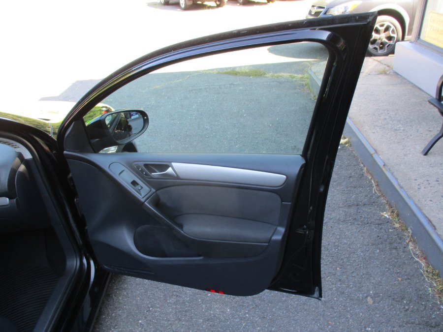 2014 Volkswagen Golf 4dr HB DSG TDI w/Sunroof & Nav, available for sale in Meriden, Connecticut | Cos Central Auto. Meriden, Connecticut 2014 Volkswagen Golf 4dr HB DSG TDI w/Sunroof & Nav, available for sale in Meriden, Connecticut | Cos Central Auto. Meriden, Connecticut