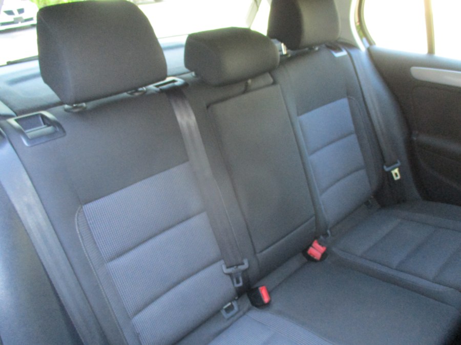 2014 Volkswagen Golf 4dr HB DSG TDI w/Sunroof & Nav, available for sale in Meriden, Connecticut | Cos Central Auto. Meriden, Connecticut 2014 Volkswagen Golf 4dr HB DSG TDI w/Sunroof & Nav, available for sale in Meriden, Connecticut | Cos Central Auto. Meriden, Connecticut