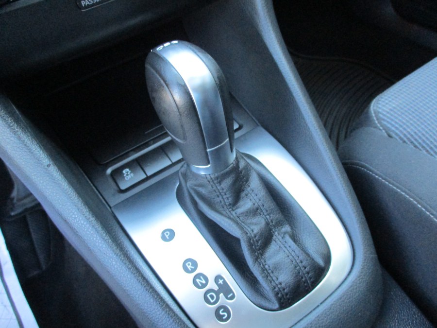 2014 Volkswagen Golf 4dr HB DSG TDI w/Sunroof & Nav, available for sale in Meriden, Connecticut | Cos Central Auto. Meriden, Connecticut 2014 Volkswagen Golf 4dr HB DSG TDI w/Sunroof & Nav, available for sale in Meriden, Connecticut | Cos Central Auto. Meriden, Connecticut