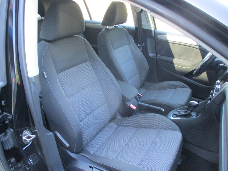 2014 Volkswagen Golf 4dr HB DSG TDI w/Sunroof & Nav, available for sale in Meriden, Connecticut | Cos Central Auto. Meriden, Connecticut 2014 Volkswagen Golf 4dr HB DSG TDI w/Sunroof & Nav, available for sale in Meriden, Connecticut | Cos Central Auto. Meriden, Connecticut