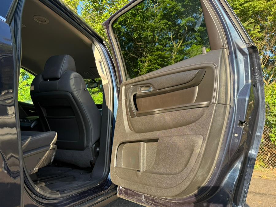 2015 Chevrolet Traverse FWD 4dr LT w/1LT, available for sale in Philadelphia, Pennsylvania | Eugen's Auto Sales & Repairs. Philadelphia, Pennsylvania 2015 Chevrolet Traverse FWD 4dr LT w/1LT, available for sale in Philadelphia, Pennsylvania | Eugen's Auto Sales & Repairs. Philadelphia, Pennsylvania