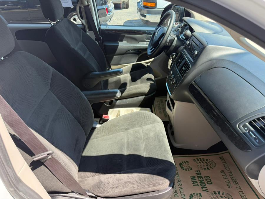 2016 Dodge Grand Caravan 4dr Wgn SE, available for sale in East Windsor, Connecticut | Century Auto And Truck. East Windsor, Connecticut 2016 Dodge Grand Caravan 4dr Wgn SE, available for sale in East Windsor, Connecticut | Century Auto And Truck. East Windsor, Connecticut