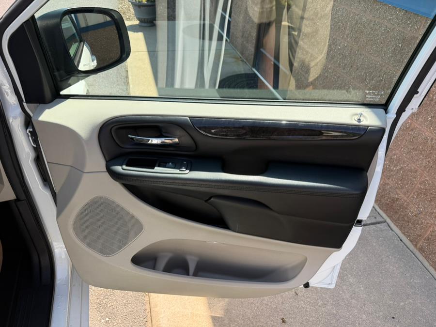 2016 Dodge Grand Caravan 4dr Wgn SE, available for sale in East Windsor, Connecticut | Century Auto And Truck. East Windsor, Connecticut 2016 Dodge Grand Caravan 4dr Wgn SE, available for sale in East Windsor, Connecticut | Century Auto And Truck. East Windsor, Connecticut