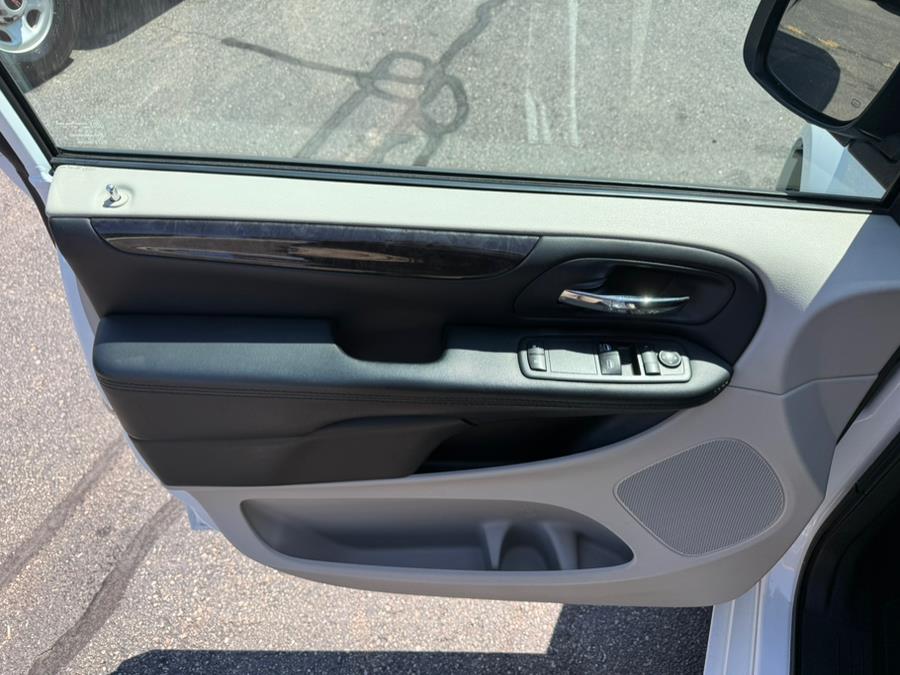 2016 Dodge Grand Caravan 4dr Wgn SE, available for sale in East Windsor, Connecticut | Century Auto And Truck. East Windsor, Connecticut 2016 Dodge Grand Caravan 4dr Wgn SE, available for sale in East Windsor, Connecticut | Century Auto And Truck. East Windsor, Connecticut