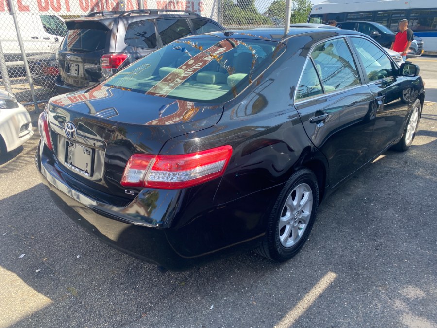 2011 Toyota Camry LE photo 4