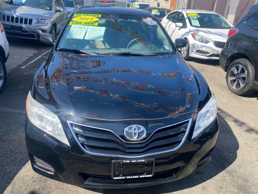 2011 Toyota Camry LE photo 2