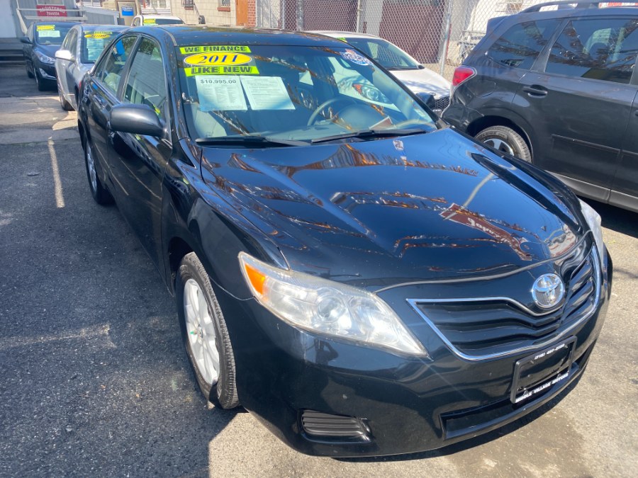 2011 Toyota Camry LE photo 3