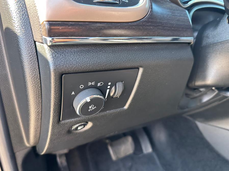 2014 Jeep Grand Cherokee 4WD 4dr Limited, available for sale in South Windsor, Connecticut | Mike And Tony Auto Sales, Inc. South Windsor, Connecticut 2014 Jeep Grand Cherokee 4WD 4dr Limited, available for sale in South Windsor, Connecticut | Mike And Tony Auto Sales, Inc. South Windsor, Connecticut