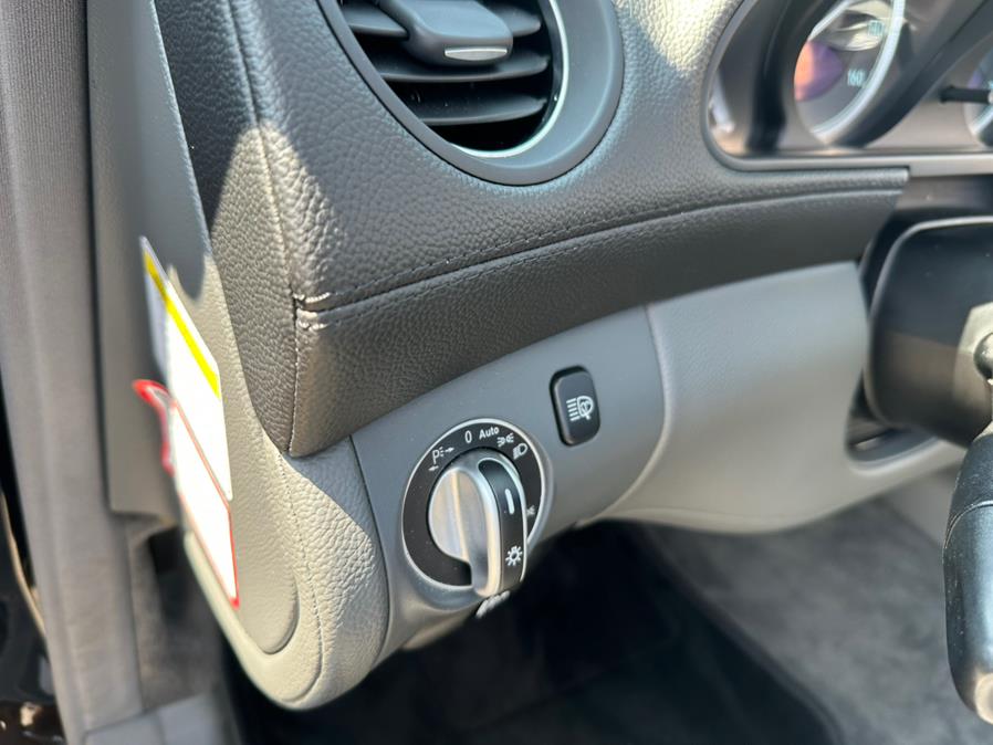 2005 Mercedes-Benz SL-Class 2dr Roadster 5.0L, available for sale in South Windsor, Connecticut | Mike And Tony Auto Sales, Inc. South Windsor, Connecticut 2005 Mercedes-Benz SL-Class 2dr Roadster 5.0L, available for sale in South Windsor, Connecticut | Mike And Tony Auto Sales, Inc. South Windsor, Connecticut