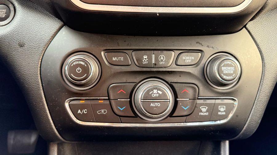 2021 Jeep Cherokee TrailHawk Sport Utility 4D, available for sale in Linden, New Jersey | Route 27 Auto Mall. Linden, New Jersey 2021 Jeep Cherokee TrailHawk Sport Utility 4D, available for sale in Linden, New Jersey | Route 27 Auto Mall. Linden, New Jersey