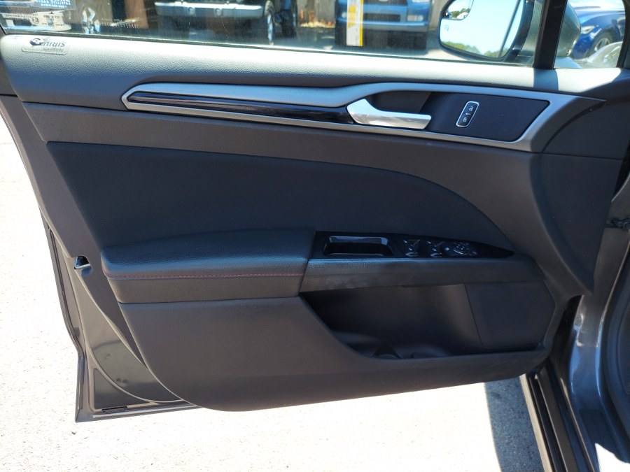 2016 Ford Fusion 4dr Sdn SE FWD, available for sale in East Windsor, Connecticut | United Auto Sales of E Windsor, Inc. East Windsor, Connecticut 2016 Ford Fusion 4dr Sdn SE FWD, available for sale in East Windsor, Connecticut | United Auto Sales of E Windsor, Inc. East Windsor, Connecticut