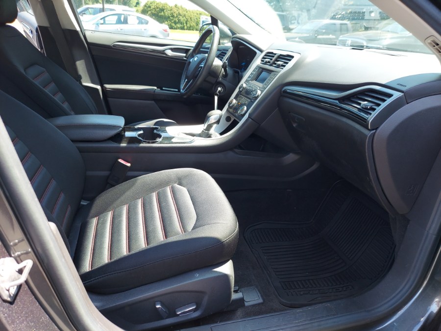 2016 Ford Fusion 4dr Sdn SE FWD, available for sale in East Windsor, Connecticut | United Auto Sales of E Windsor, Inc. East Windsor, Connecticut 2016 Ford Fusion 4dr Sdn SE FWD, available for sale in East Windsor, Connecticut | United Auto Sales of E Windsor, Inc. East Windsor, Connecticut