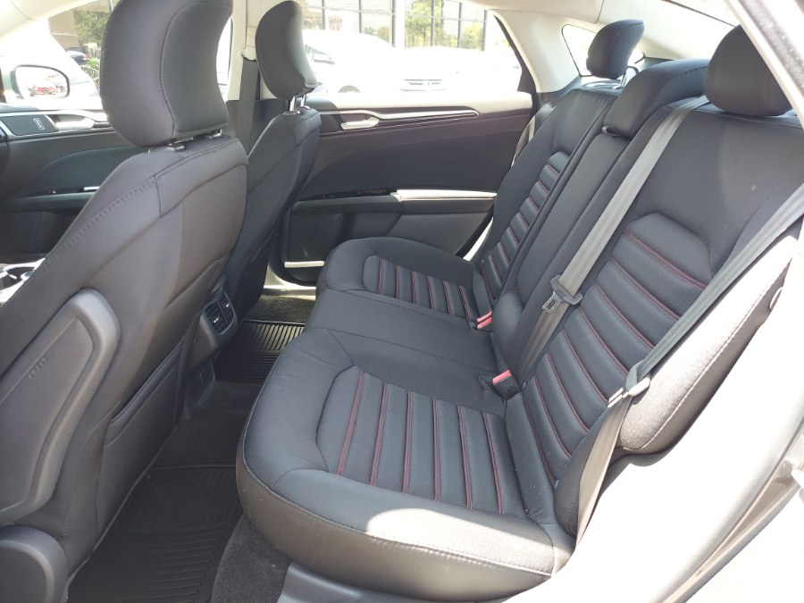 2016 Ford Fusion 4dr Sdn SE FWD, available for sale in East Windsor, Connecticut | United Auto Sales of E Windsor, Inc. East Windsor, Connecticut 2016 Ford Fusion 4dr Sdn SE FWD, available for sale in East Windsor, Connecticut | United Auto Sales of E Windsor, Inc. East Windsor, Connecticut