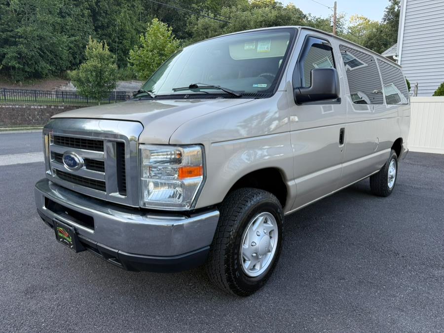 2013 Ford Econoline Wagon E-350 Super Duty XLT, available for sale in NEWARK, New Jersey | Easy Credit of Jersey. NEWARK, New Jersey