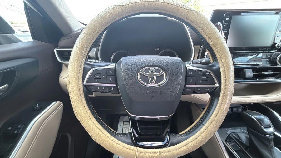 2021 Toyota Highlander XLE Sport Utility 4D, available for sale in NEW BRITAIN, Connecticut | Prestige Auto Superstore. NEW BRITAIN, Connecticut 2021 Toyota Highlander XLE Sport Utility 4D, available for sale in NEW BRITAIN, Connecticut | Prestige Auto Superstore. NEW BRITAIN, Connecticut