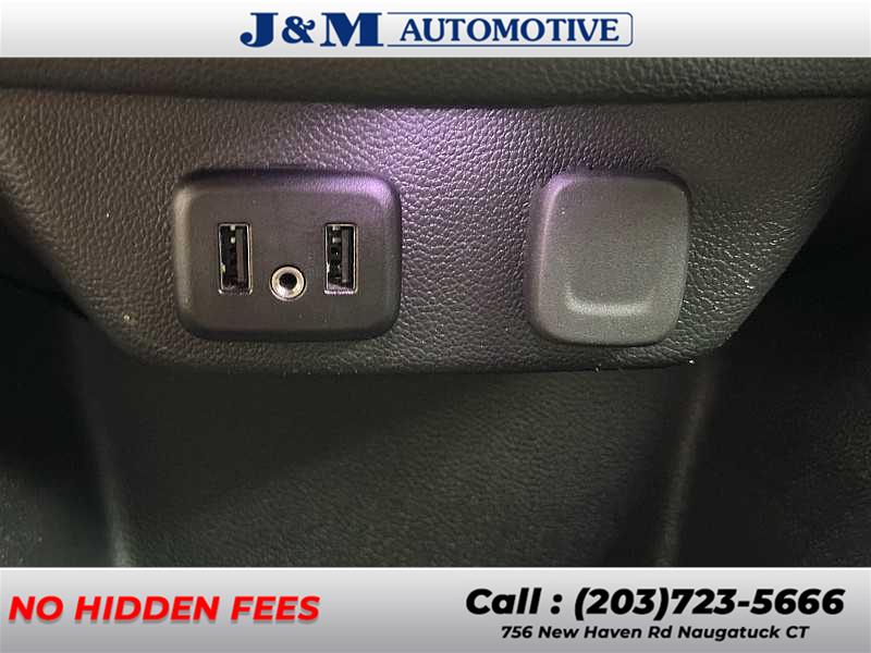 2019 Chevrolet Traverse LT Cloth, available for sale in Naugatuck, Connecticut | J&M Automotive Sls&Svc LLC. Naugatuck, Connecticut 2019 Chevrolet Traverse LT Cloth, available for sale in Naugatuck, Connecticut | J&M Automotive Sls&Svc LLC. Naugatuck, Connecticut