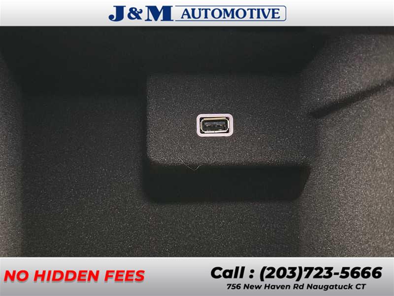 2019 Chevrolet Traverse LT Cloth, available for sale in Naugatuck, Connecticut | J&M Automotive Sls&Svc LLC. Naugatuck, Connecticut 2019 Chevrolet Traverse LT Cloth, available for sale in Naugatuck, Connecticut | J&M Automotive Sls&Svc LLC. Naugatuck, Connecticut