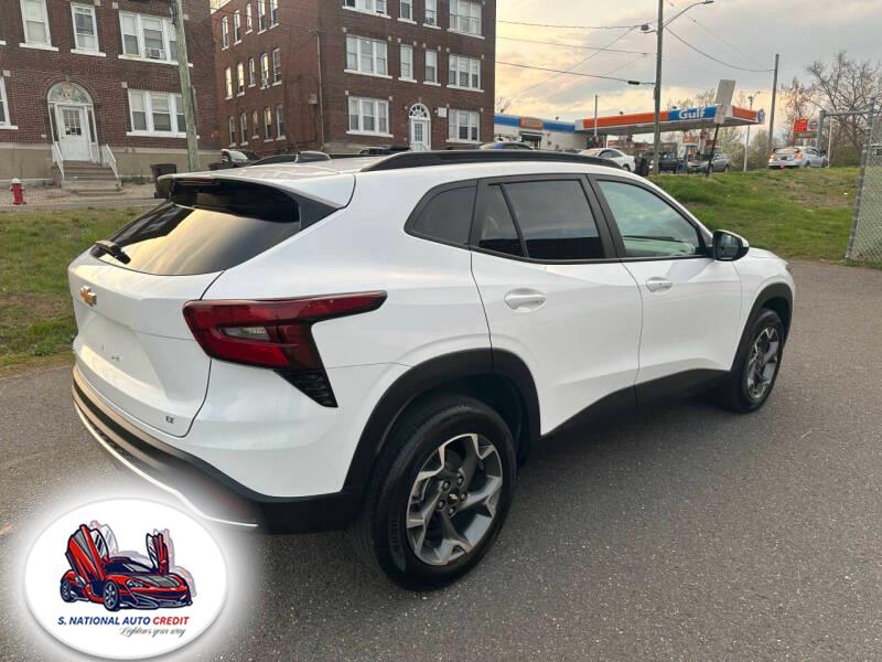 2024 Chevrolet Trax FWD 4dr LT, available for sale in Meriden, Connecticut | Sandra Auto Broker LLC. Meriden, Connecticut 2024 Chevrolet Trax FWD 4dr LT, available for sale in Meriden, Connecticut | Sandra Auto Broker LLC. Meriden, Connecticut