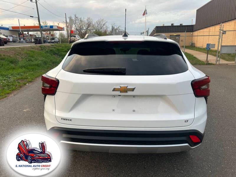 2024 Chevrolet Trax FWD 4dr LT, available for sale in Meriden, Connecticut | Sandra Auto Broker LLC. Meriden, Connecticut 2024 Chevrolet Trax FWD 4dr LT, available for sale in Meriden, Connecticut | Sandra Auto Broker LLC. Meriden, Connecticut