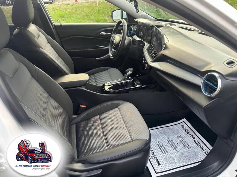 2024 Chevrolet Trax FWD 4dr LT, available for sale in Meriden, Connecticut | Sandra Auto Broker LLC. Meriden, Connecticut 2024 Chevrolet Trax FWD 4dr LT, available for sale in Meriden, Connecticut | Sandra Auto Broker LLC. Meriden, Connecticut