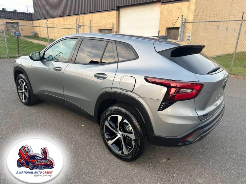 2024 Chevrolet Trax FWD 4dr 1RS, available for sale in Meriden, Connecticut | Sandra Auto Broker LLC. Meriden, Connecticut 2024 Chevrolet Trax FWD 4dr 1RS, available for sale in Meriden, Connecticut | Sandra Auto Broker LLC. Meriden, Connecticut