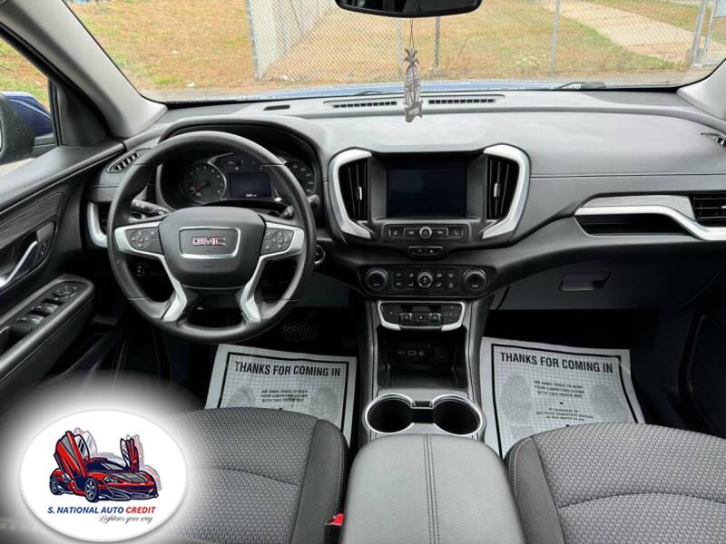 2022 GMC Terrain AWD 4dr SLE, available for sale in Meriden, Connecticut | Sandra Auto Broker LLC. Meriden, Connecticut 2022 GMC Terrain AWD 4dr SLE, available for sale in Meriden, Connecticut | Sandra Auto Broker LLC. Meriden, Connecticut