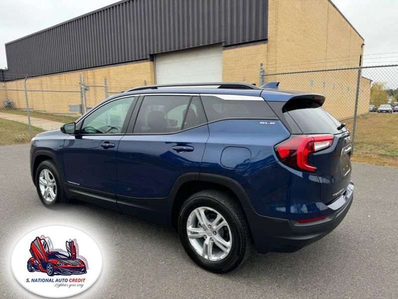 2022 GMC Terrain AWD 4dr SLE, available for sale in Meriden, Connecticut | Sandra Auto Broker LLC. Meriden, Connecticut 2022 GMC Terrain AWD 4dr SLE, available for sale in Meriden, Connecticut | Sandra Auto Broker LLC. Meriden, Connecticut