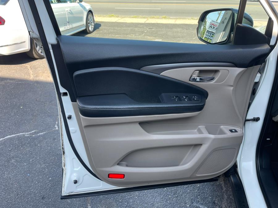 2016 Honda Pilot AWD 4dr EX, available for sale in Bloomfield, Connecticut | AXA Car Sales and Repair LLC. Bloomfield, Connecticut 2016 Honda Pilot AWD 4dr EX, available for sale in Bloomfield, Connecticut | AXA Car Sales and Repair LLC. Bloomfield, Connecticut