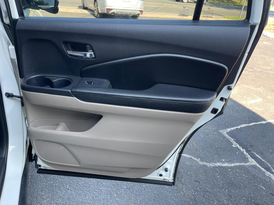 2016 Honda Pilot AWD 4dr EX, available for sale in Bloomfield, Connecticut | AXA Car Sales and Repair LLC. Bloomfield, Connecticut 2016 Honda Pilot AWD 4dr EX, available for sale in Bloomfield, Connecticut | AXA Car Sales and Repair LLC. Bloomfield, Connecticut